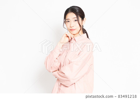 A woman who is in trouble with troubles 83491218