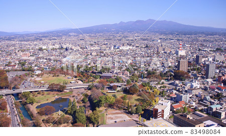 前橋市：從群馬縣政府大樓看到的城市景觀和赤城山 83498084