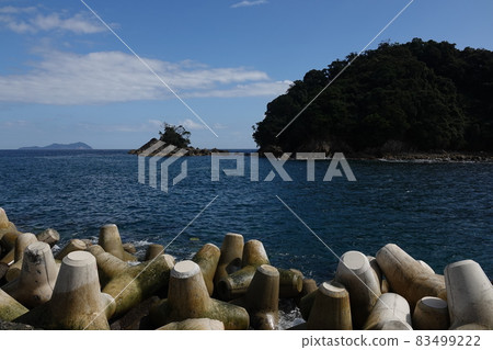 小島和丸在德島縣海府郡石獅奎町鞆之浦海岸飛行 小島和丸在德島縣海府郡石獅奎町鞆之浦海岸飛行 83499222