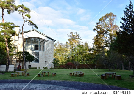 山中湖文學之森:肥皂泡廣場、三島由紀夫文學館、藍天 山中湖文學之森:肥皂泡廣場、三島由紀夫文學館、藍天 83499316