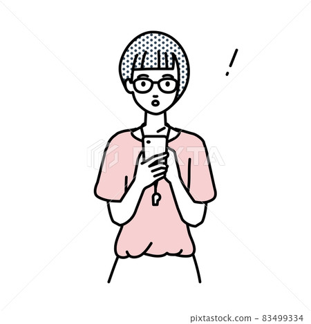 一位在站立和操作智能手機時驚訝地註意到某事的女教師 一位在站立和操作智能手機時驚訝地註意到某事的女教師 83499334