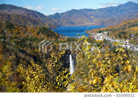 Kegon Falls surrounded by mountains seen from Akechidaira Observatory and the scenery of autumn leaves of Lake Chuzenji 83500531