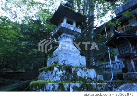 Shrine stone lantern 83502975
