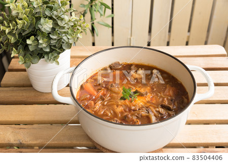 烹飪照片:搪瓷鍋燉牛肉 烹飪照片:搪瓷鍋燉牛肉 83504406