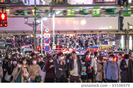 Tokyo cityscape in Japan After the time reduction is lifted & on the eve of Haro, Shibuya is a threatening crowd ... A new flow line ... In the back is the Su intersection = October 30 83506979