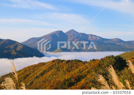 View from Bamdai Azuma Lakeline in Autumn (Urabandai) 83507058