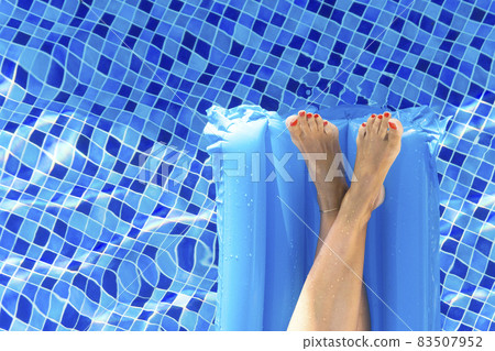 Relaxing in a pool 83507952