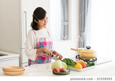 Young housewife in the kitchen Young housewife in the kitchen 83508993
