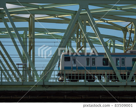 Train that goes to the iron bridge Keihin Tohoku Line Train that goes to the iron bridge Keihin Tohoku Line 83509001