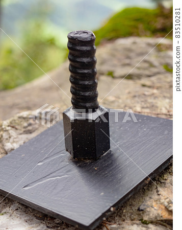 Plate and anchor bolt. Structural support on natural stone with gap 83510281
