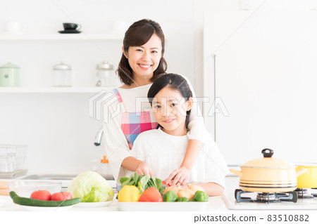 Parent and child of the kitchen Parent and child of the kitchen 83510882