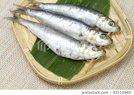 Dried sardines in a colander 83510960