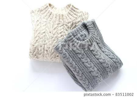 Three pieces of hand-knitted sweaters knitted with one needle and one needle 83511002