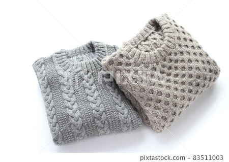 一針一針編織的三件手工針織毛衣 一針一針編織的三件手工針織毛衣 83511003