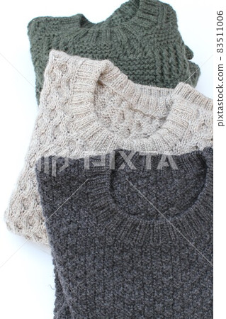 Three pieces of hand-knitted sweaters knitted with one needle and one needle 83511006