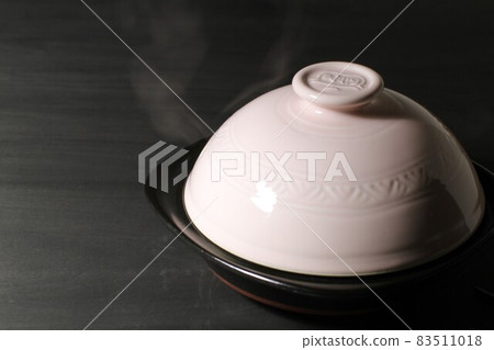 蒸蔬菜和肉，用塔吉鍋蒸製的蔬菜 83511018