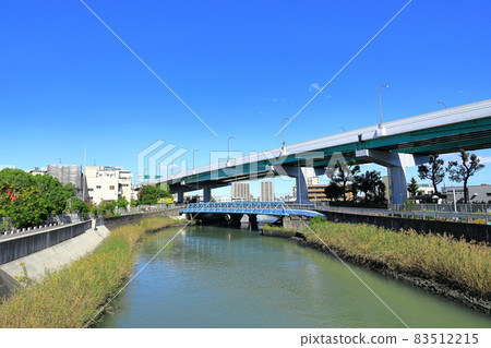 從名古屋市南區山崎川的湯竹橋眺望的風景 83512215