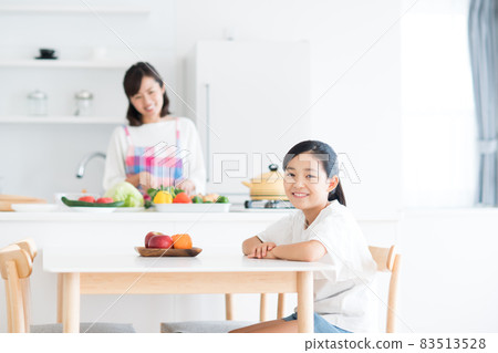 Kitchen dining parent and child Kitchen dining parent and child 83513528