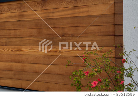 Red cedar outer wall material 83518599