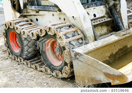 skid loader or bobcat with metal tracks on rubber tires 83519646