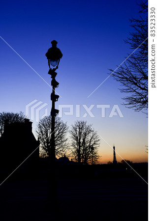 巴黎黃昏，街燈剪影，攝於 2020 年 1 月 21 日 83523330