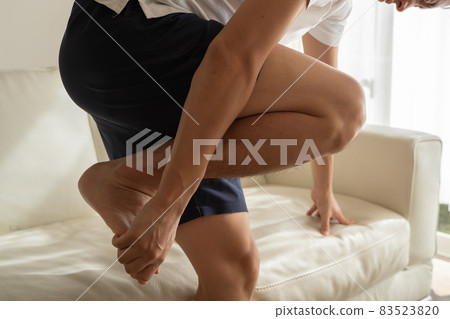 A man with a sore toe A man with a sore toe 83523820