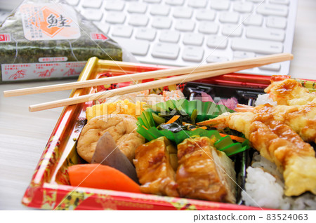 Convenience store lunch 83524063