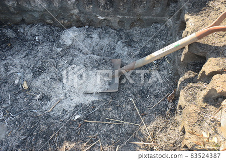 Making wood ash for the vegetable garden Making wood ash for the vegetable garden 83524387