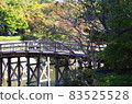 Autumn leaves and arched bridge 83525528