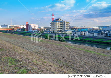 從荒川河岸、新石川、佐南橋、秋景 從荒川河岸、新石川、佐南橋、秋景 83525639