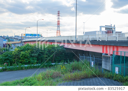 從荒川佐芝麻橋岸看戶田秋景 從荒川佐芝麻橋岸看戶田秋景 83525917