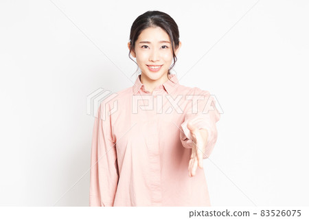 給手的婦女 83526075