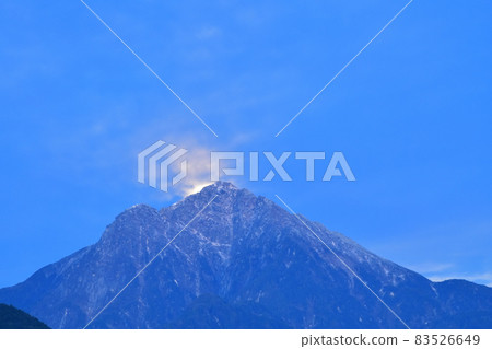 北斗市明野町黎明前，凱科馬上空的鬼月 83526649