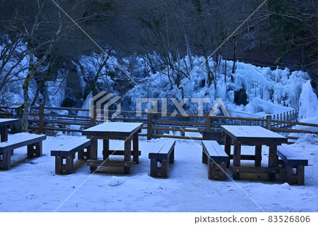 Bench in the open space on the ice pillar of the Onouchi Valley, Ogano Town 83526806