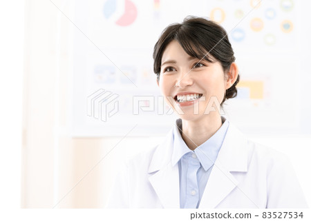 Nutritionist who gives nutritional guidance Nutritionist who gives nutritional guidance 83527534