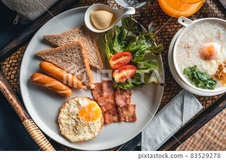 Breakfast in a tray at the hotel 83529278