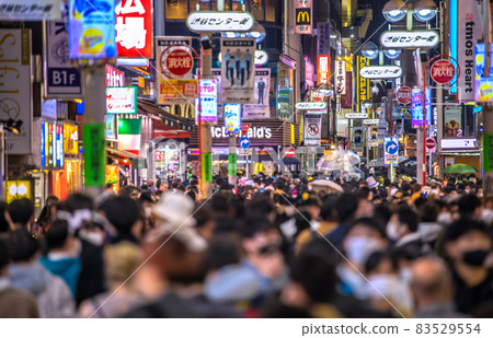 Tokyo cityscape of Japan Halloween "Frenzy", Shibuya is an astonishing crowd explosion, no longer chaos = October 31 Tokyo cityscape of Japan Halloween "Frenzy", Shibuya is an astonishing crowd explosion, no longer chaos = October 31 83529554