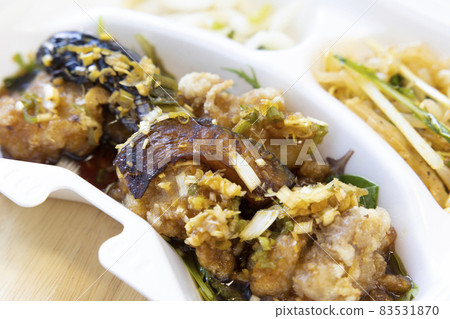 Delicious oil sardine chicken lunch Delicious oil sardine chicken lunch 83531870