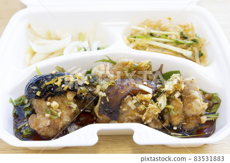 Delicious oil sardine chicken lunch Delicious oil sardine chicken lunch 83531883