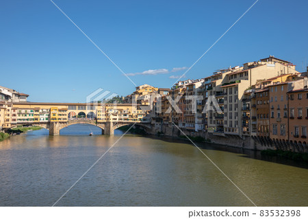 Panoramic view on Ponte Vecchio (Old Bridge) 83532398