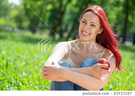 Portrait of a young attractive woman Portrait of a young attractive woman 83533287