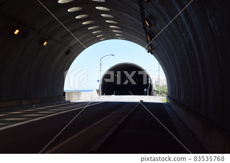 Coastal road shelter 83535768