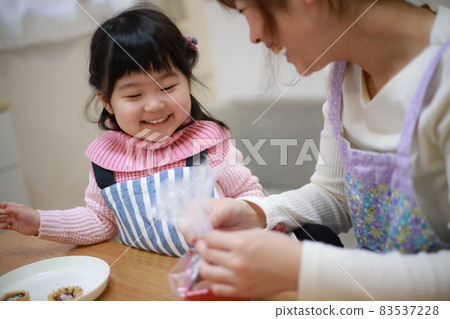 Parents and children making sweets Parents and children making sweets 83537228