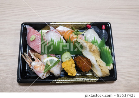 各種新鮮日本魚壽司 各種新鮮日本魚壽司 83537425