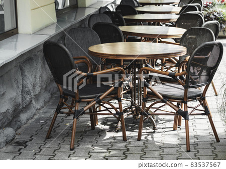 Cozy outdoor cafe 83537567