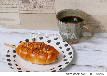 麵包，咖啡，番茄醬，香腸，熱咖啡，陶器，食品，麵包店，早餐，飲料 83538207