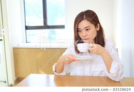 woman have a cup of tea for relax 83539024