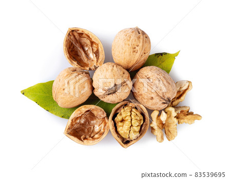 Whole and cracked walnuts Whole and cracked walnuts 83539695