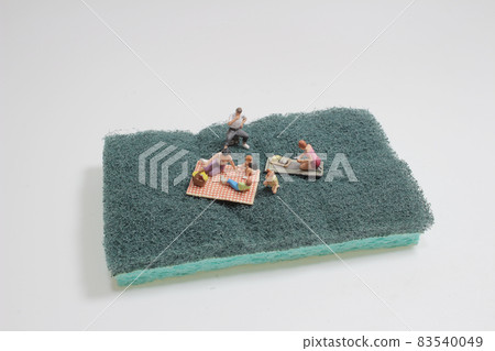 the fun of mini figure and picnic on scouring pad the fun of mini figure and picnic on scouring pad 83540049