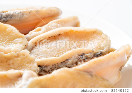 Abalone (domestic Ezo abalone) Peeled up. Abalone (domestic Ezo abalone) Peeled up. 83540132